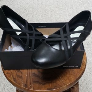 New Kenneth Cole Girls Black Flat Size 6 Shoes! 🖤